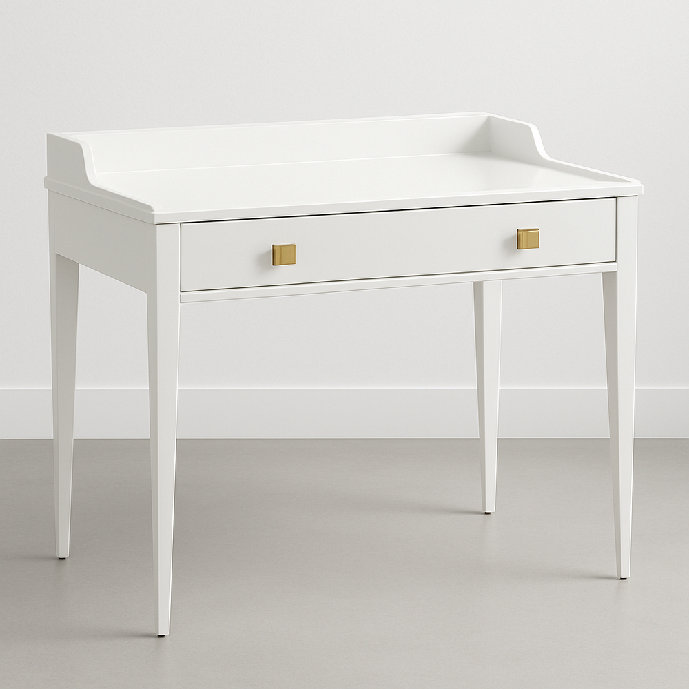 Bureau en bois blanc avec poignée de tiroir en métal doré